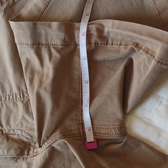 Khaki/Tan Shorts With Belt - Picture 6 of 7